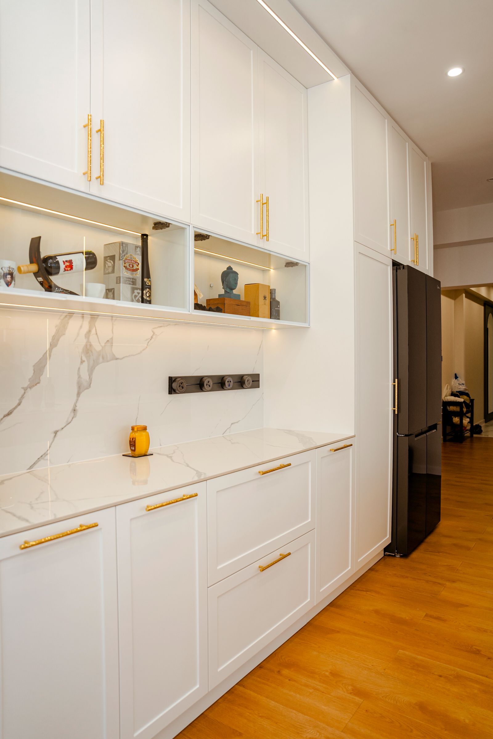 A lake house kitchen refreshed for four seasons, detail 2