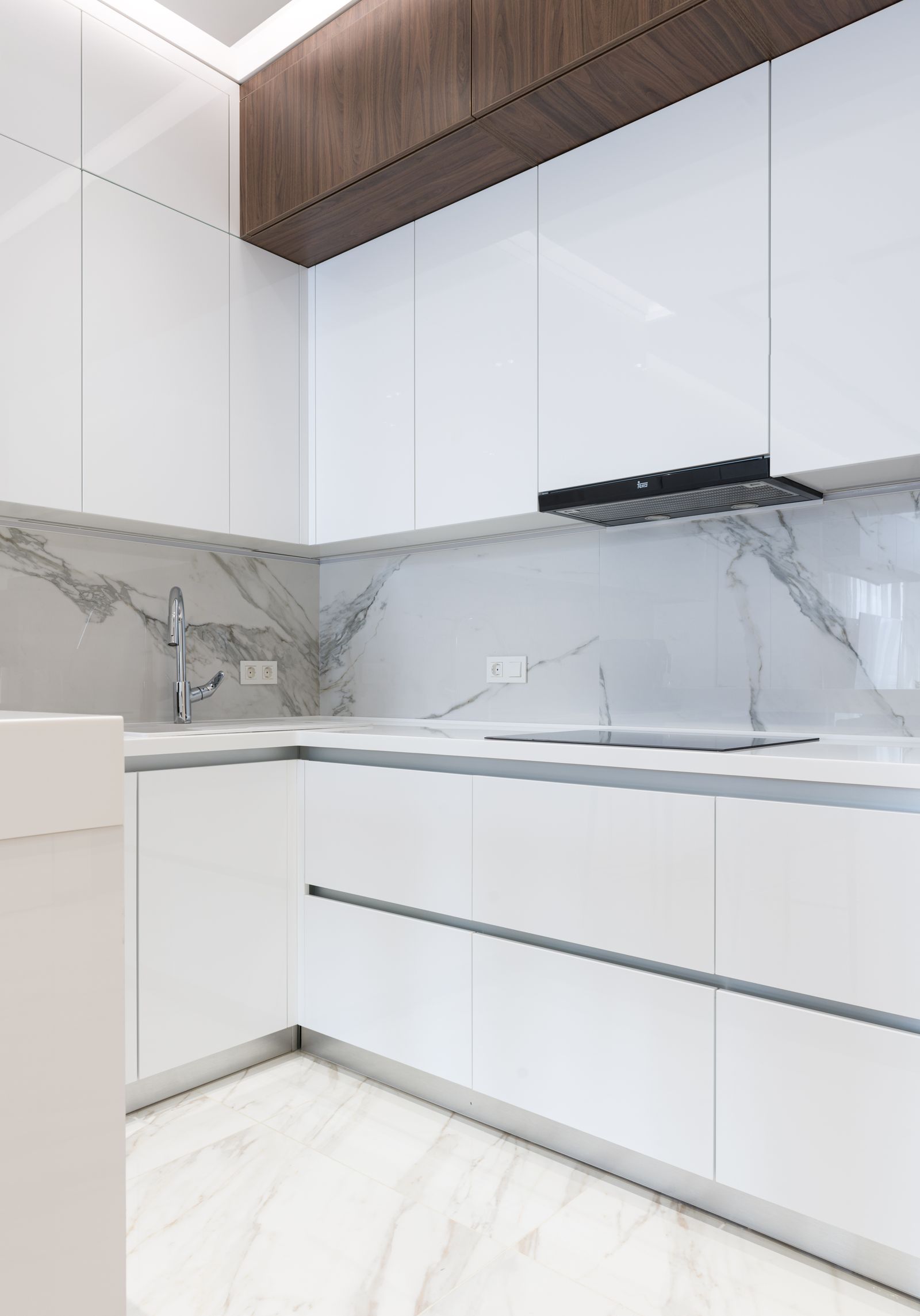 A kitchen built in American cherry