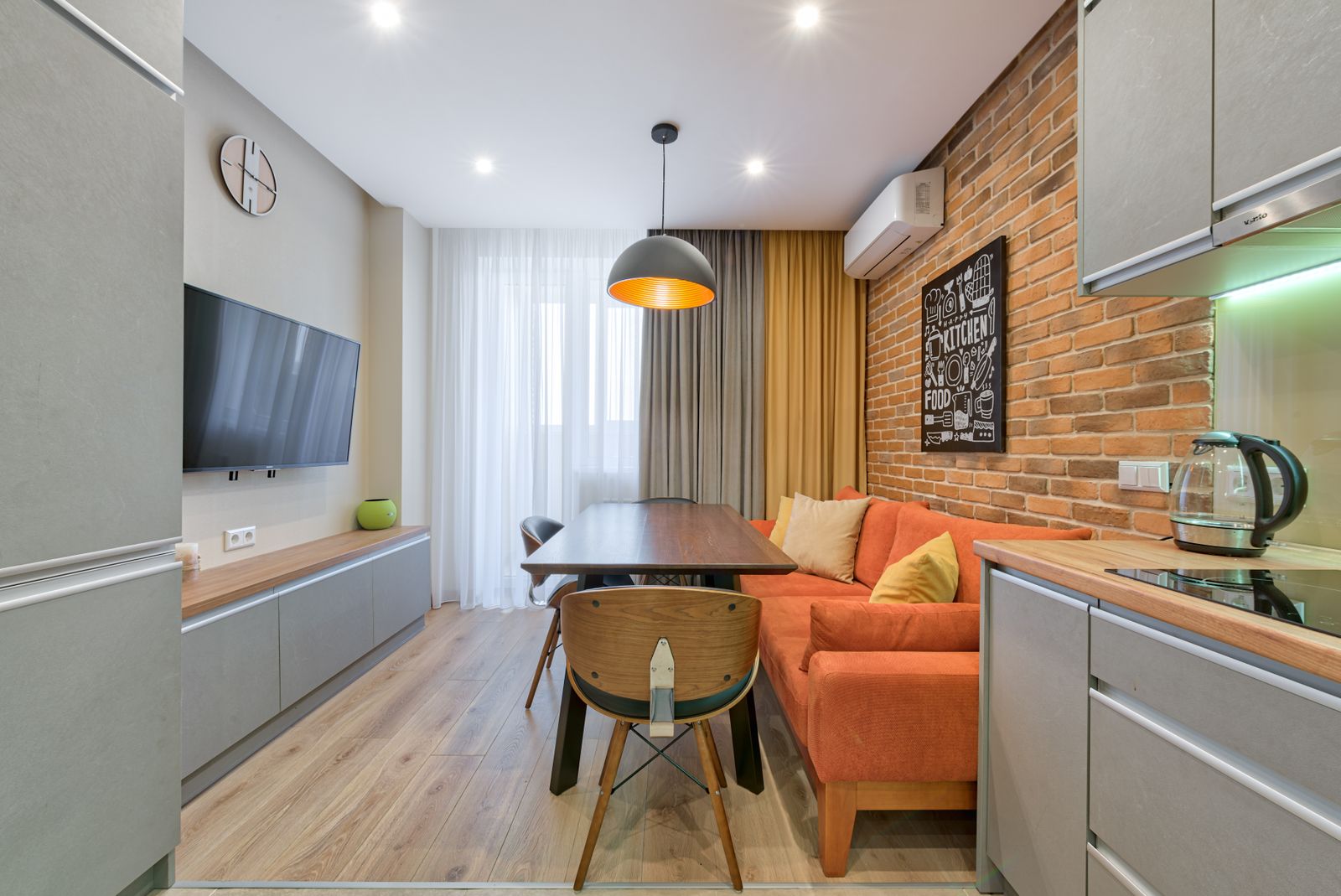 Small & galley kitchens by Hearth and Grain Kitchens